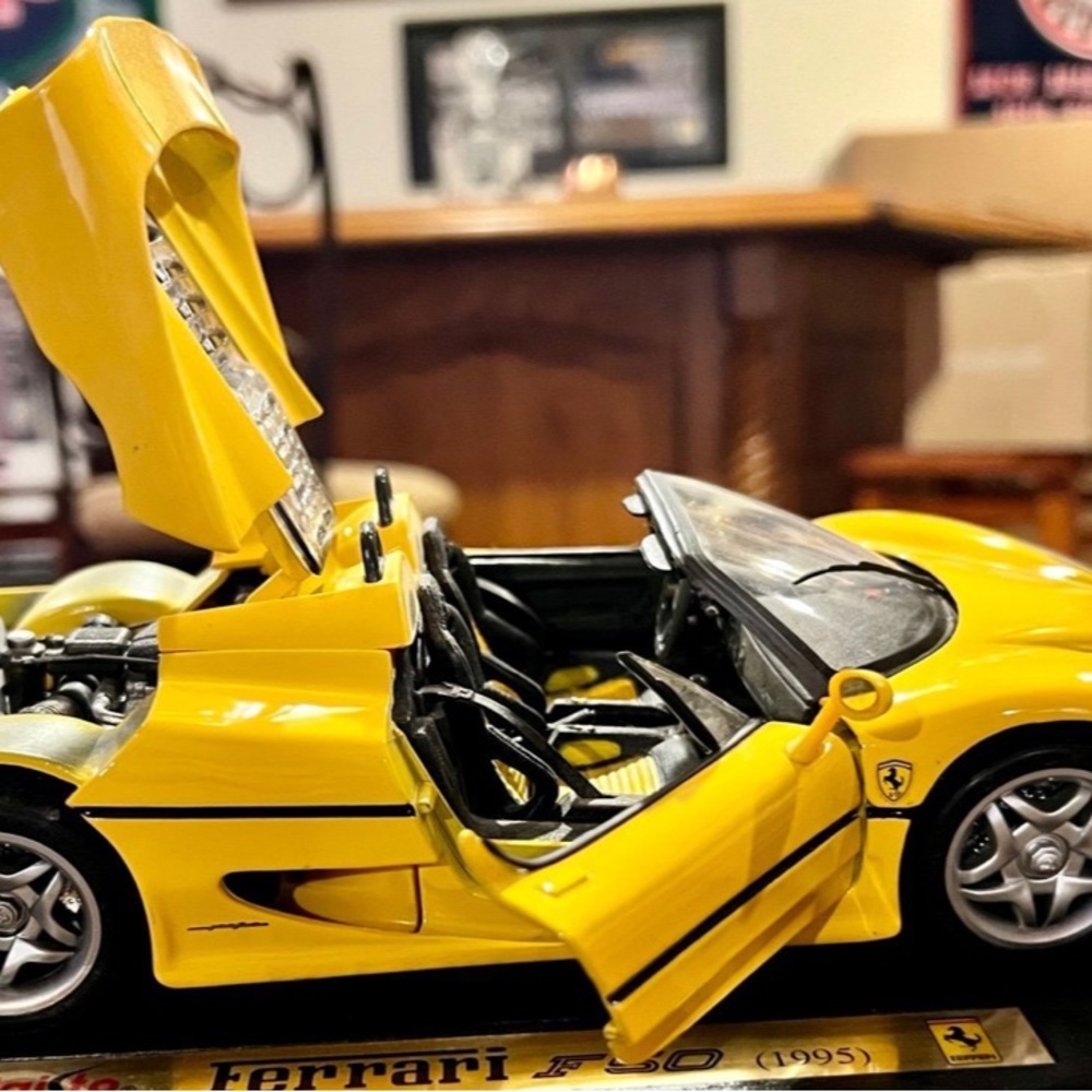 Maisto 1:18 - Ferrari F-50 - 1995- RARE YELLOW CONVERTIBLE